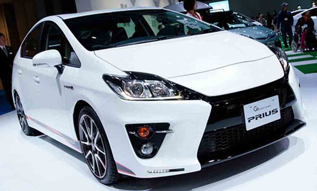 2016-Toyota-Prius-Front